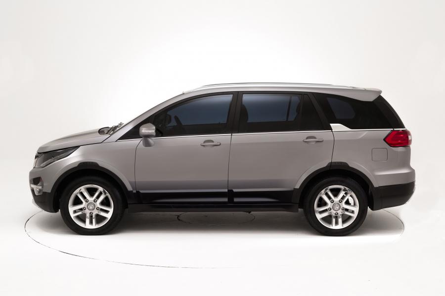  Tata Hexa Concept 2015 года  (фото 8 из 11)